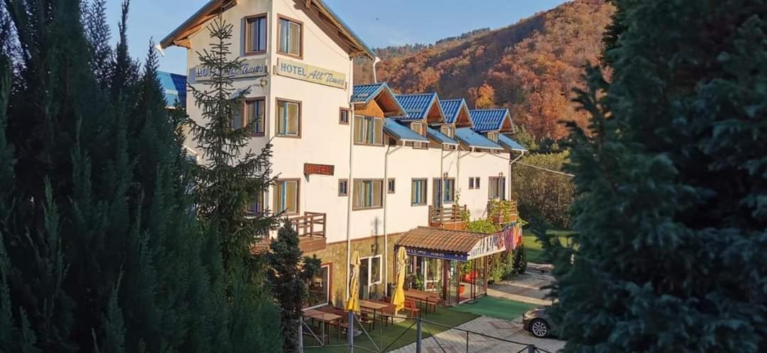 Hotel All Times Timisu de Jos Exterior photo