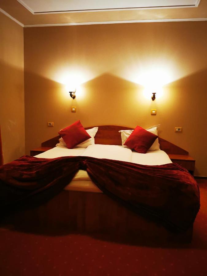 Hotel All Times Timisu de Jos Exterior photo